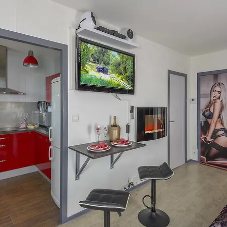 Lovely Romantic Flat In Town *