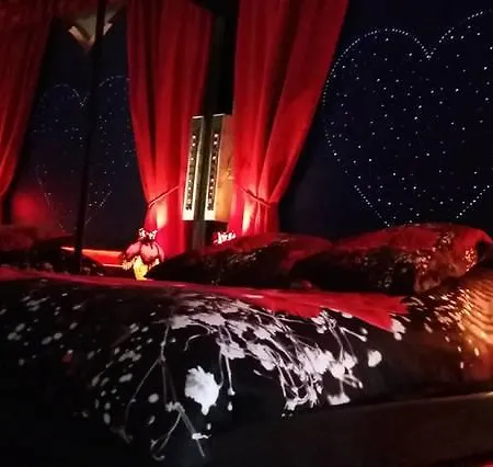 Lovely Romantic Flat In Town