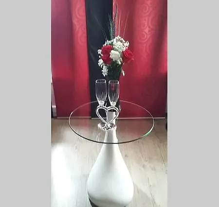 Lovely Romantic Flat In Town 아파트 *